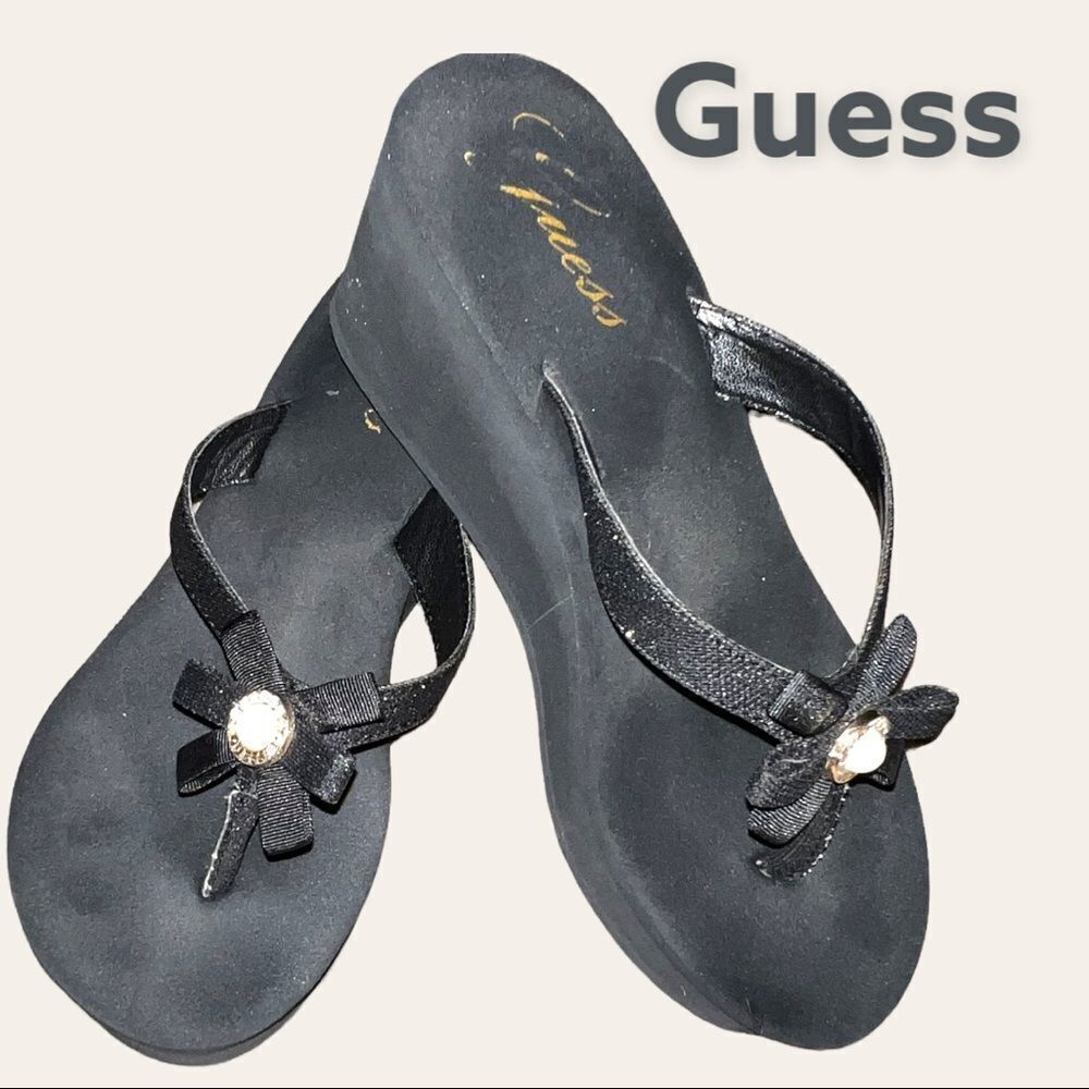 Guess black foam thong sandals!